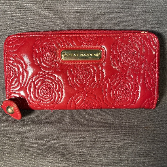 Steven Madden Red Rose Embroidered Wallet - Picture 1 of 8